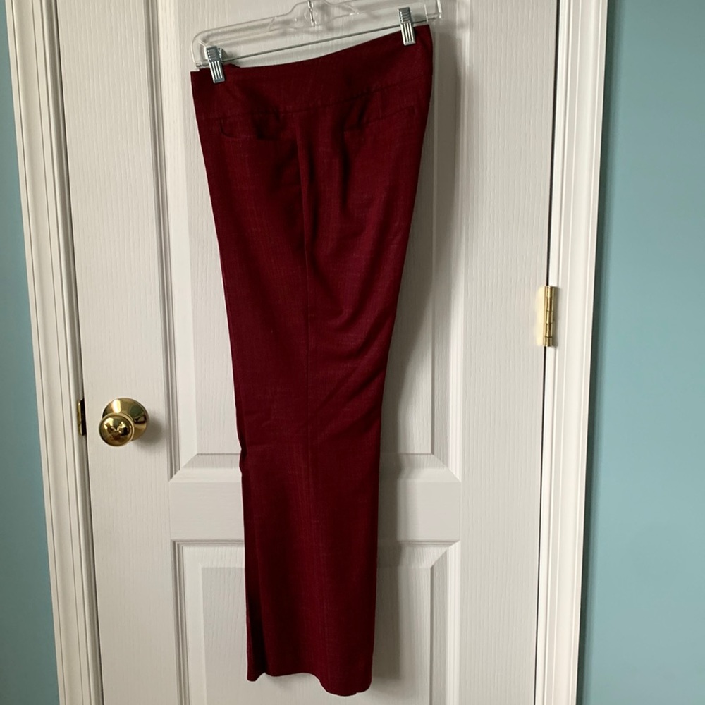 Th Limited red (crimson) straight-wide leg pant, size 6